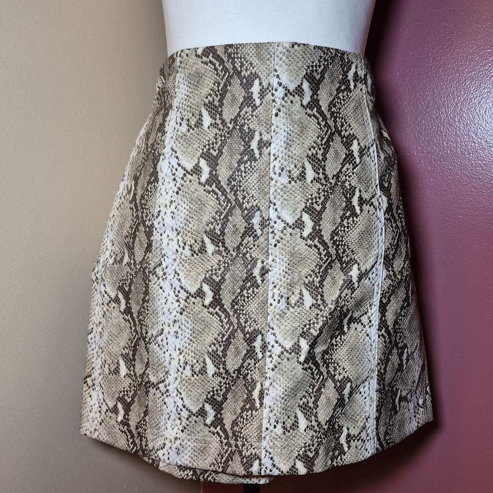 Honey Belle Snakeskin Print‎ Mini Skirt - Size Large